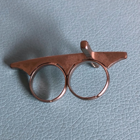 🛍 3/$20 SALE - Cross Double Finger Ring - Picture 3 of 4